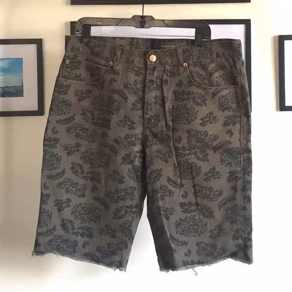 Standard Cloth Men's Printed Denim Shorts - Picture 1 of 6